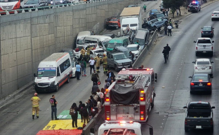 Tráiler provoca carambola de 34 vehículos en Tijuana; reportan 26 heridos