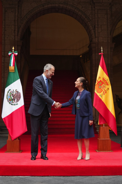 Sheinbaum recibe al rey Felipe VI en Palacio Nacional para fortalecer la relación México-España