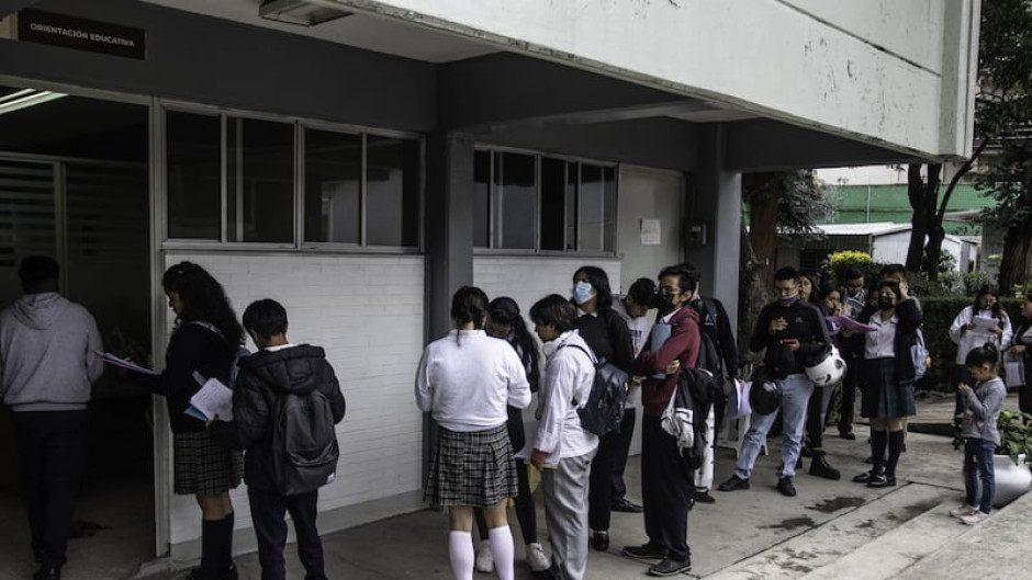 ‘Más escuelas cerca de la casa’: abrirán más de 140 mil lugares de preparatoria en 2026