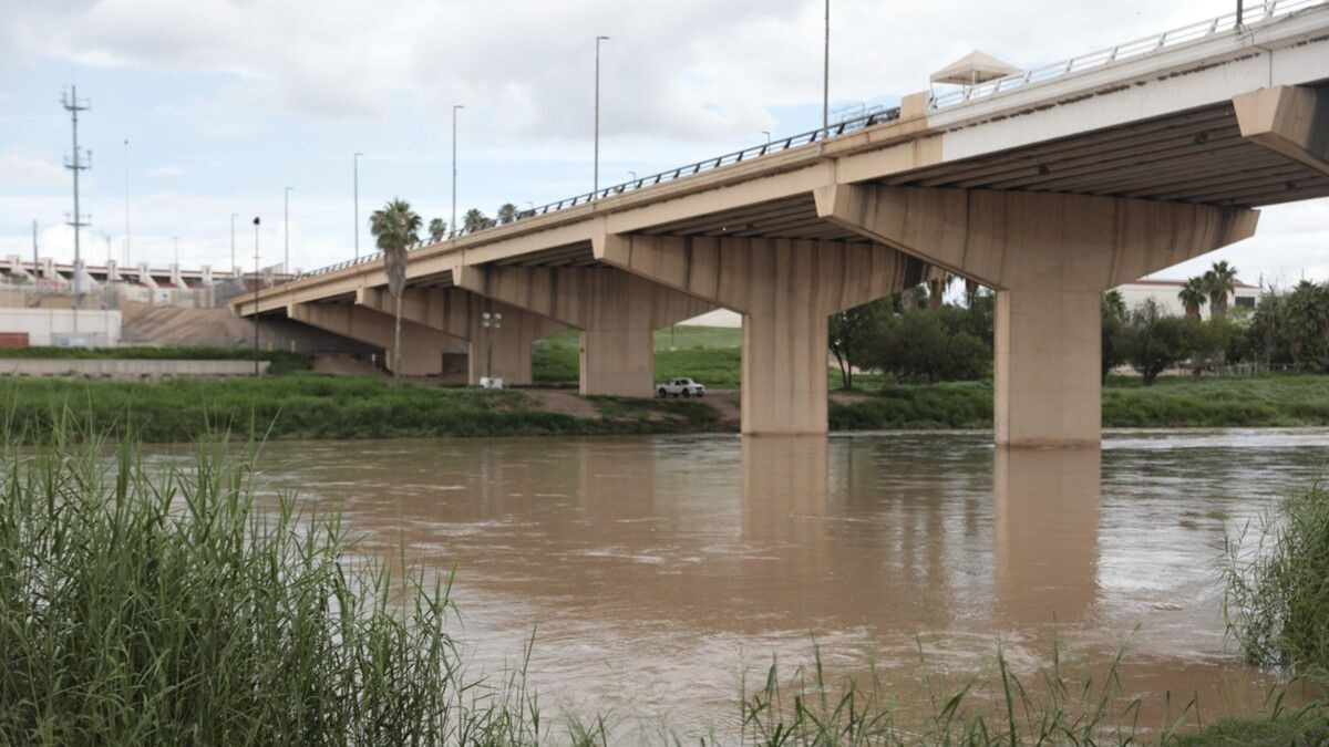 “Muro flotante” no frena cruces y amenaza vidas: director de albergue Senda de Vida.