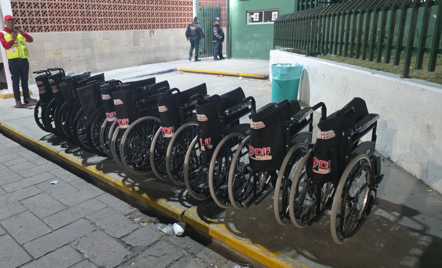 Alcaldesa Carmen Lilia Canturosas apoya al IMSS con camas y sillas de ruedas ante demanda hospitalaria