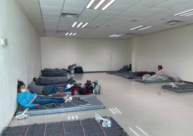 Mantienen abierto albergue del polideportivo ante ingreso del frente frío 32