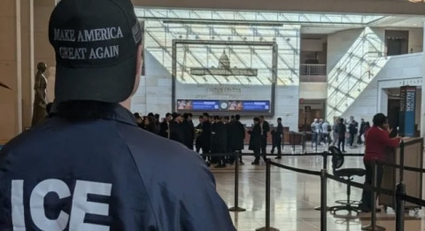 Gobierno de Trump busca reconvertir bodegas en centros masivos de detención migratoria