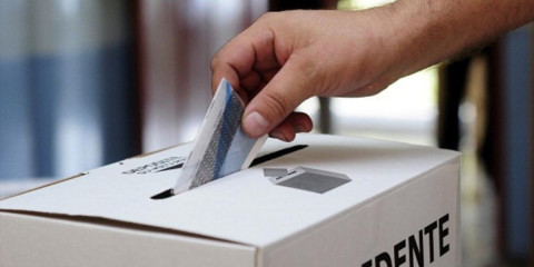 Sheinbaum mantiene reforma electoral y aclara reducción presupuestal