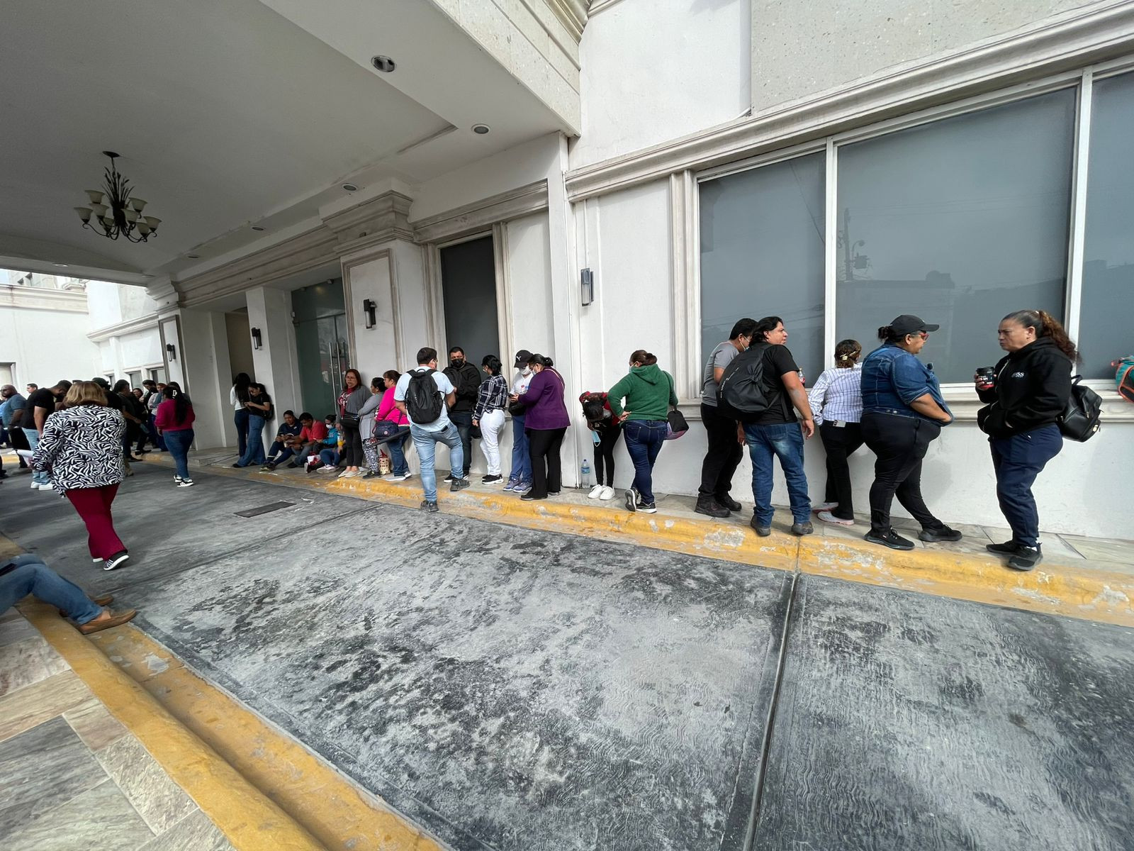 Buscarán reubicar a obreros de XB en otras maquiladoras