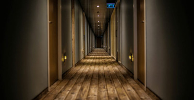 Senadora propone protocolo nacional contra trata de personas y delitos sexuales en hoteles