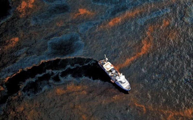 Instruye Presidenta Claudia Sheinbaum investigación; separan a 3 funcionarios de cargo por derrame en Golfo de México