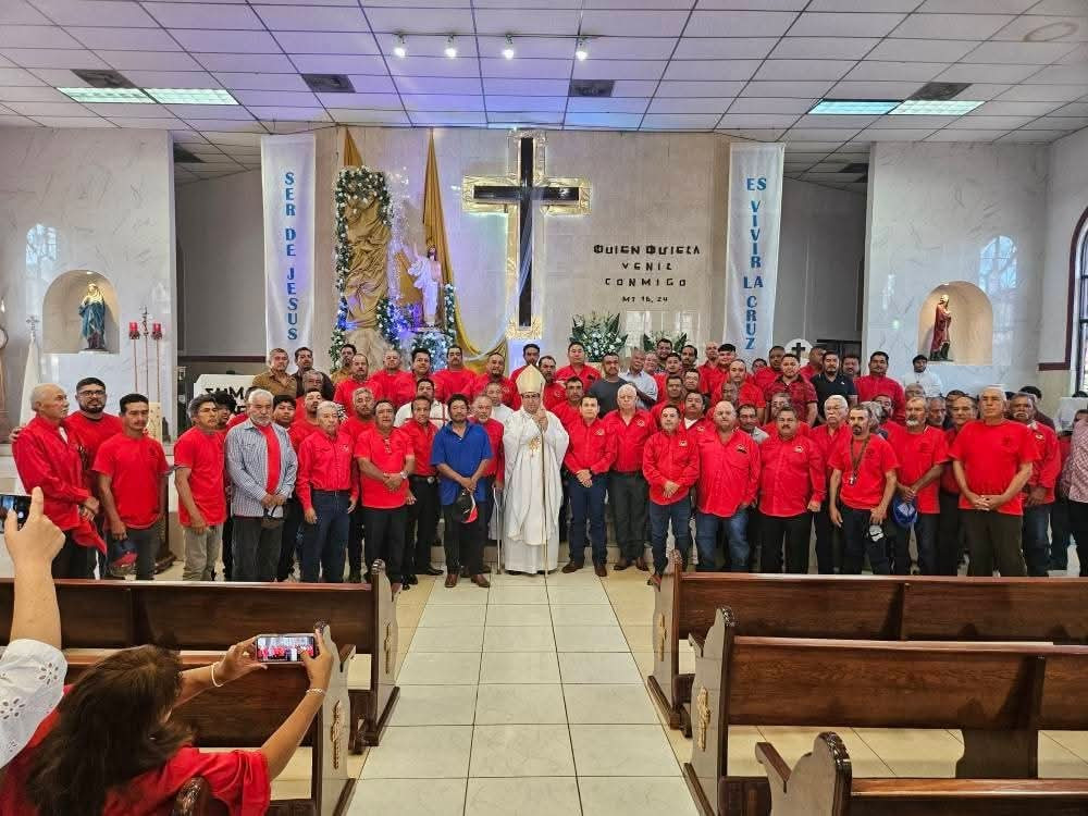 Albañiles de Nuevo Laredo celebran el Día de la Santa Cruz