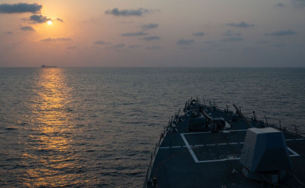 Trump activa plan para garantizar paso seguro de barcos en Ormuz