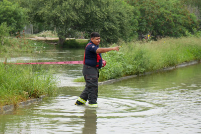 Restringen circulación en paso a desnivel por creciente del canal Rodhe