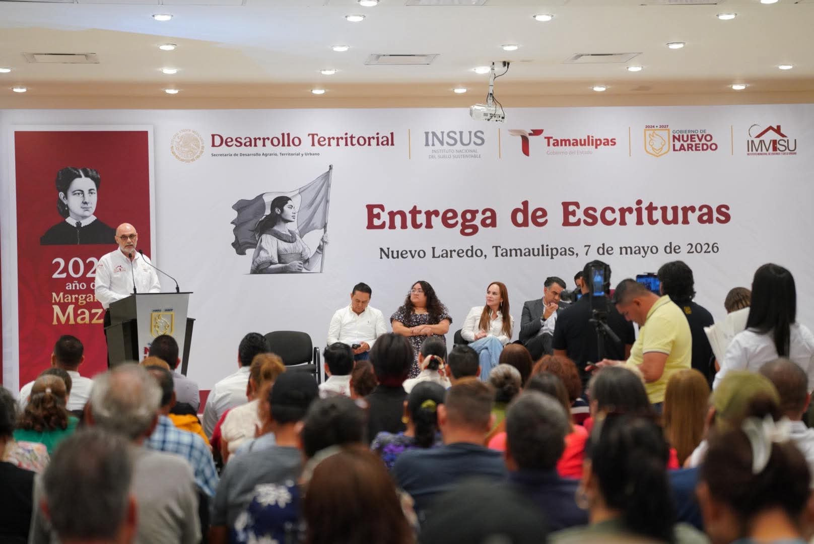 Brindan certeza jurídica a familias con entrega de escrituras gratuitas