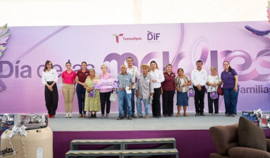 Américo y María celebran a las madres y llevan brigada de servicios a Abasolo