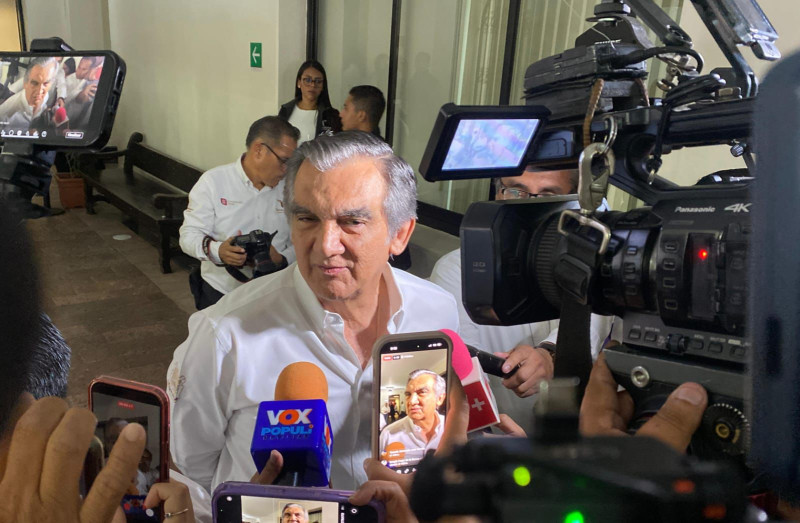 Américo Villarreal aclara que mantiene visa vigente