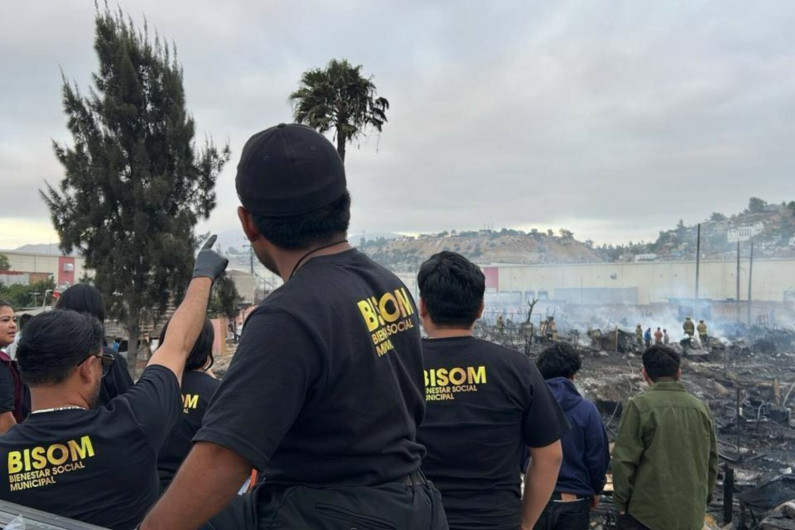 Voraz incendio deja 39 viviendas consumidas y más de 230 afectados en Tijuana