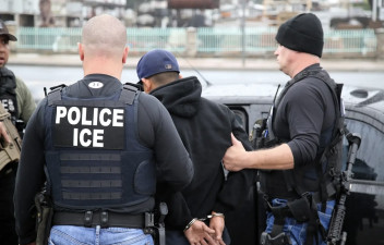 ICE podría cobrar hasta 18 mil dólares a migrantes con deportación pendiente