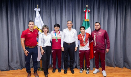Recibe gobernador a históricos campeones tamaulipecos