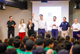 Dialogó Carlos Peña Ortiz con estudiantes de la Universidad Valle del Bravo con "Acción y Conciencia"