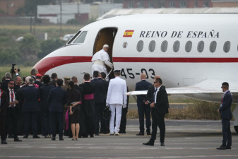 Papa León XIV regresa a Roma en avión militar tras falla en vuelo comercial