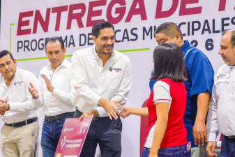 Entregó Carlos Peña Ortiz Tarjetas de Becas Universitarias a estudiantes de Reynosa