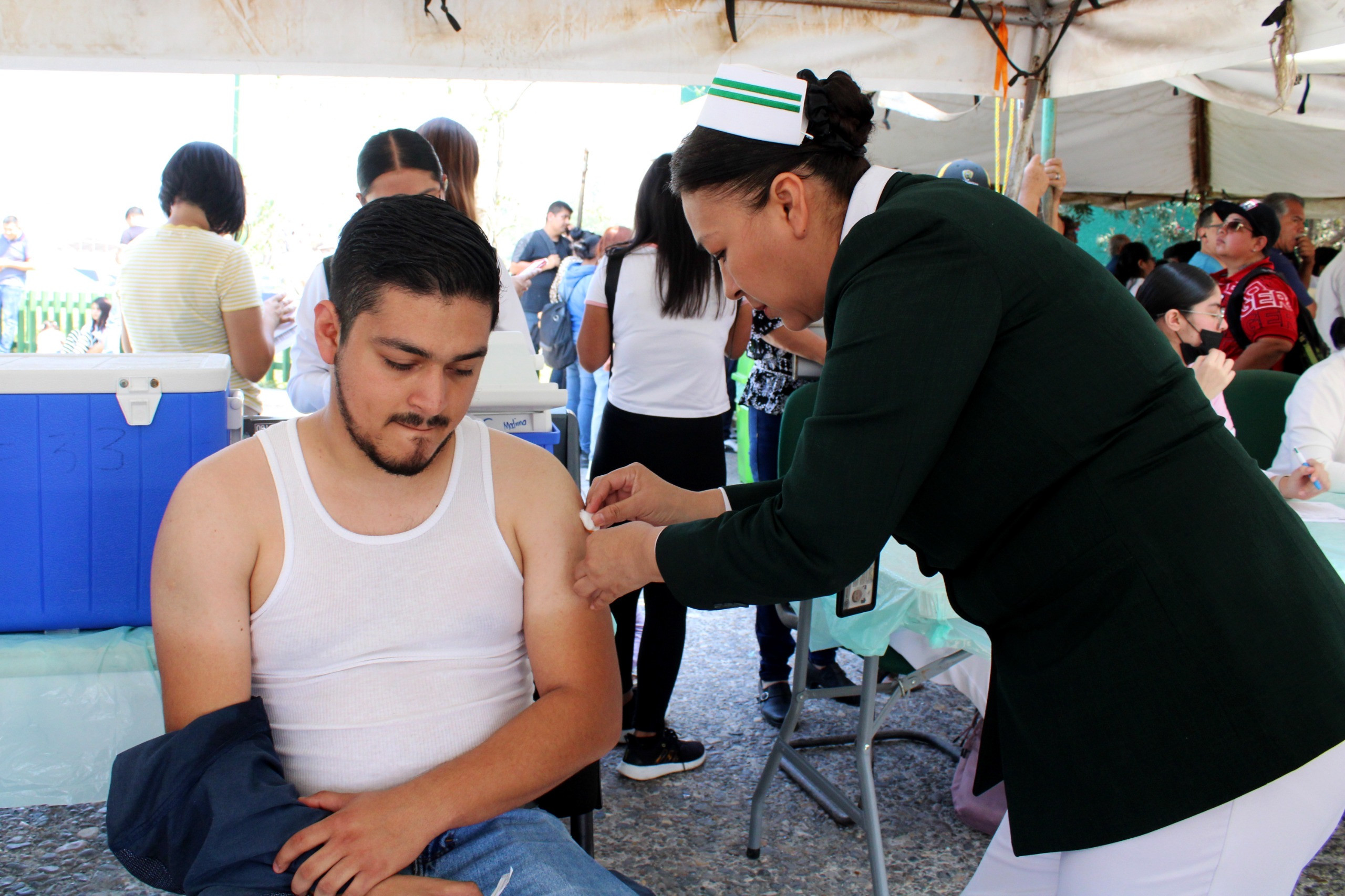 Vacunan contra el sarampión; Unidades 76 y 78 superan metas del IMSS