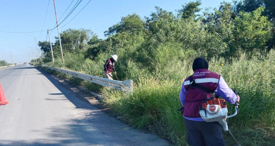 Dan mantenimiento a defensas metálicas de vialidades en Reynosa