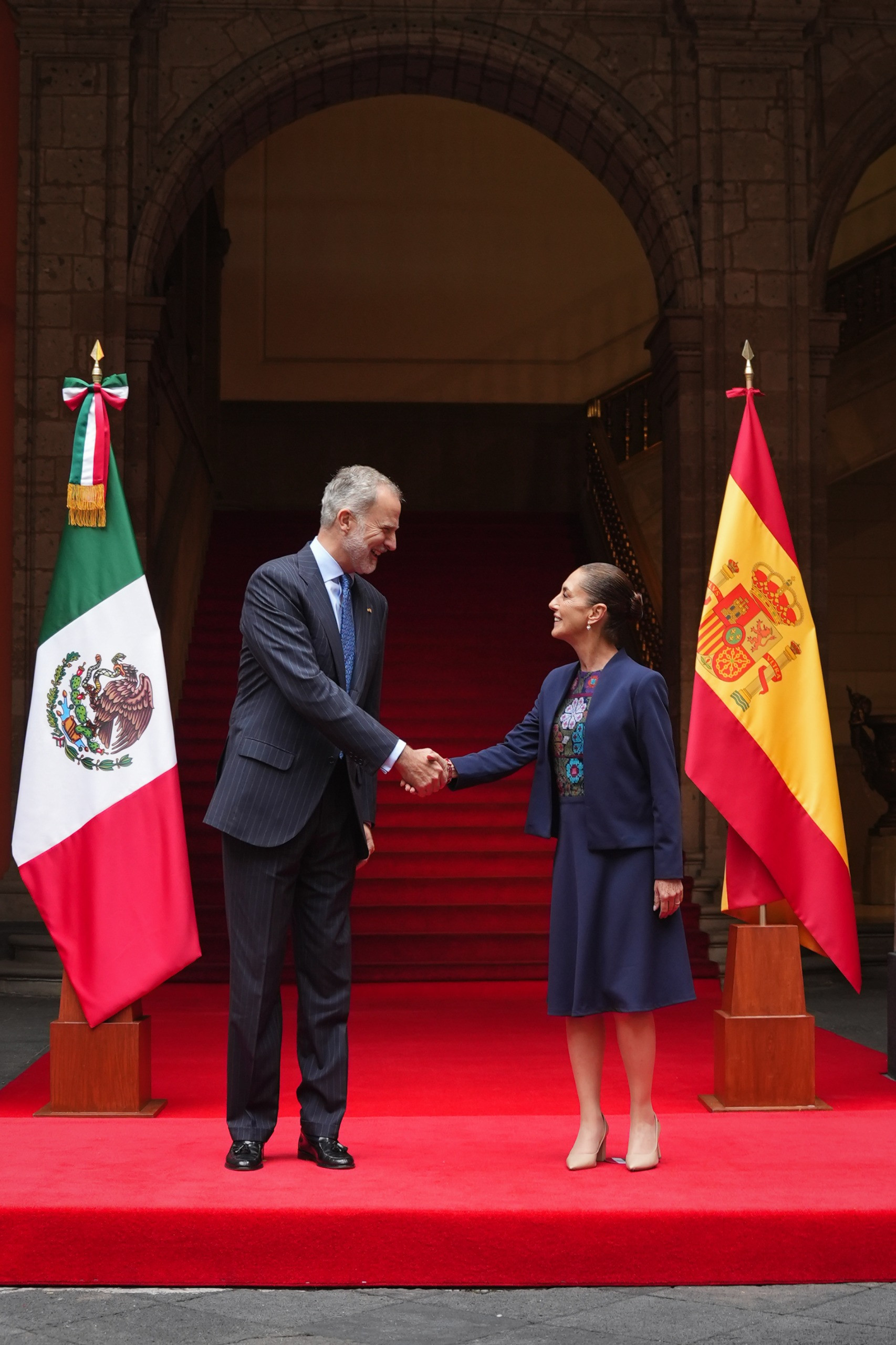 Sheinbaum recibe al rey Felipe VI en Palacio Nacional para fortalecer la relación México-España