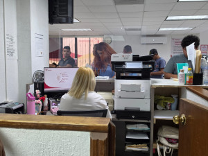 Cae flujo de contribuyentes en la Oficina Fiscal por temporada vacacional