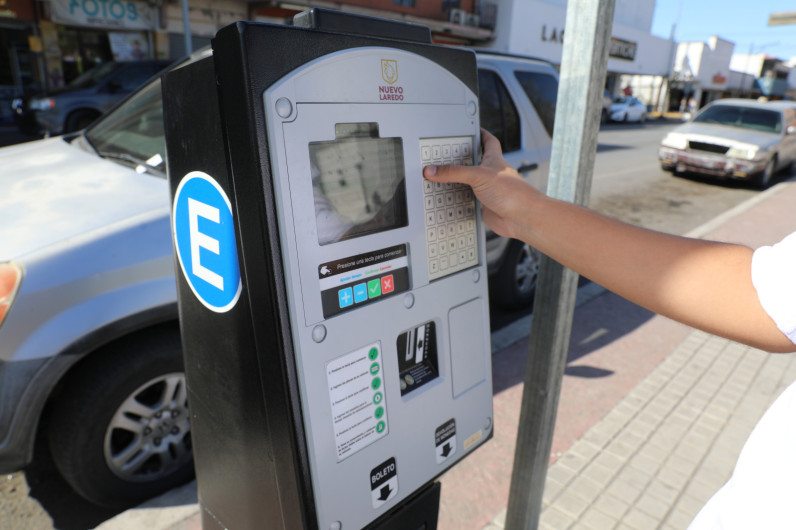 Gobierno de Nuevo Laredo ampliará red de estacionómetros inteligentes en la plaza Primero de Mayo
