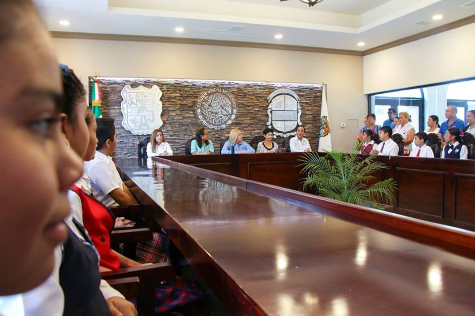 Alcaldesa de Altamira reafirma su compromiso con la educación