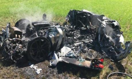 A una hora de comprar su Ferrari, lo destroza