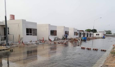 Obreros esperan que INFONAVIT verifique viviendas