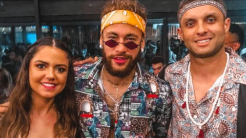 Neymar se viste de hippie para acudir a fiesta en Brasil 