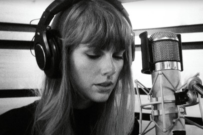 Taylor Swift lanza nueva versión de "This love" 