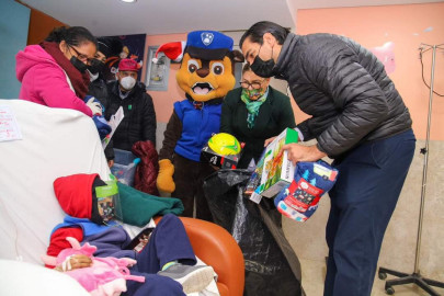 Visitó Carlos Peña Ortiz a niños del Hospital 270 del IMSS