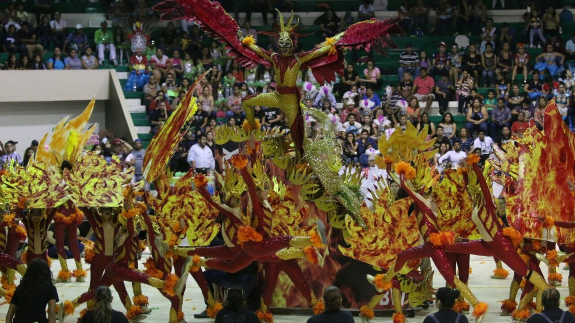 Alcaldesa premia a la comparsa de Notigape "Dinastía"