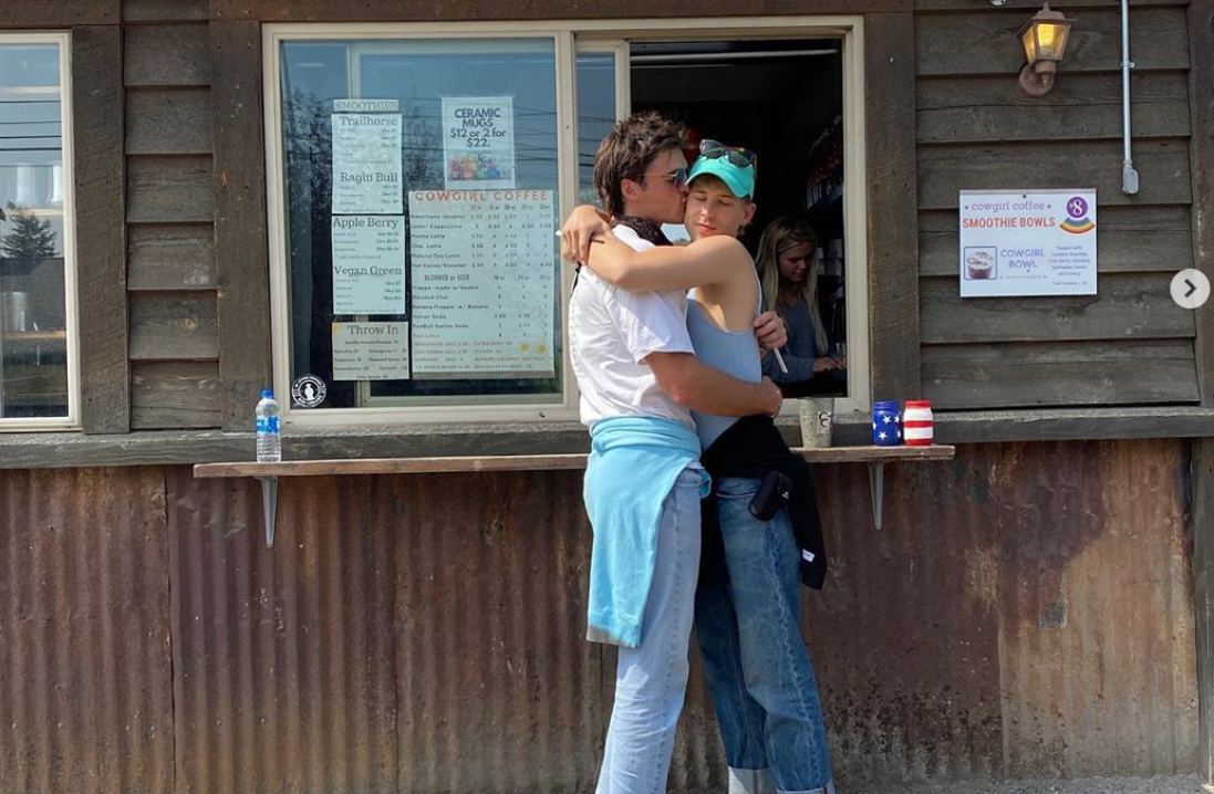 Fans enloquecen con fotos de Jacob Elordi y Tommy Dorfman 