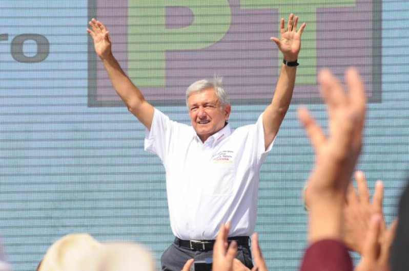 AMLO promete incrementar salarios al pueblo