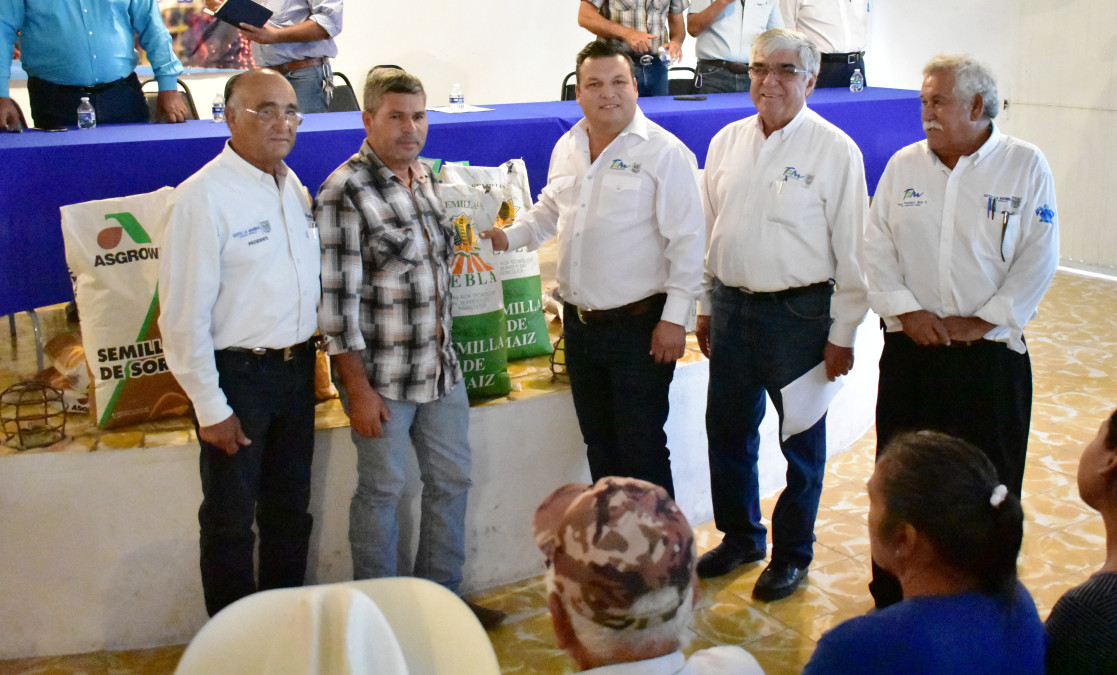 Gobierno de Tamaulipas entrega 11.9 tons. de semilla certificada a productores de SLM y Casas
