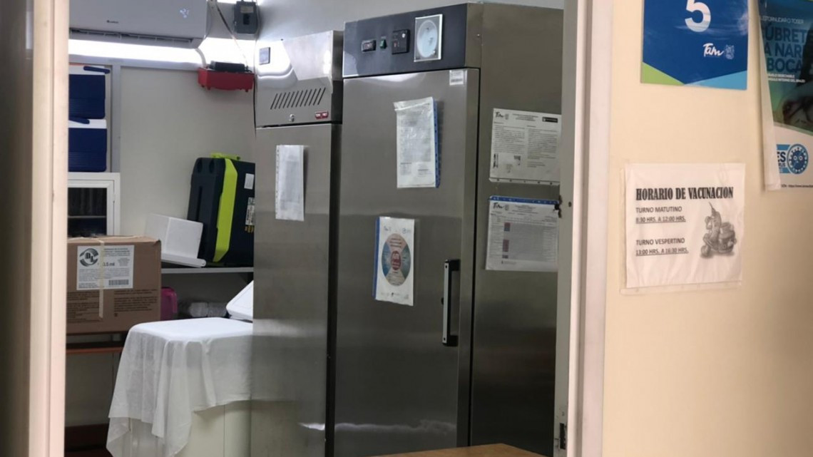 Acude personal médico de otros municipios a vacunarse en el Hospital General 