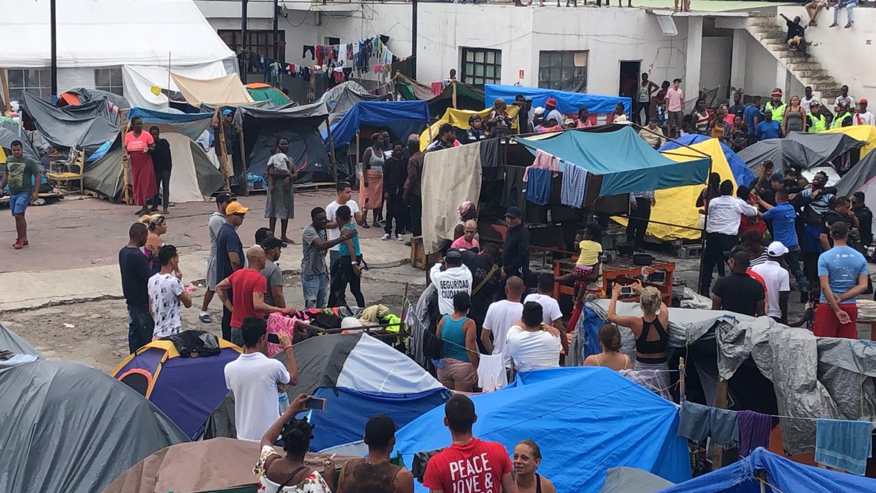 Migrantes Africanos protagonizan riña