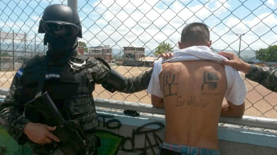 Policía salvadoreña lanza operativo para desmantelar pandillas  