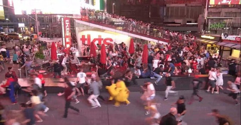 Pánico en Times Square por confusión de sonido con disparos