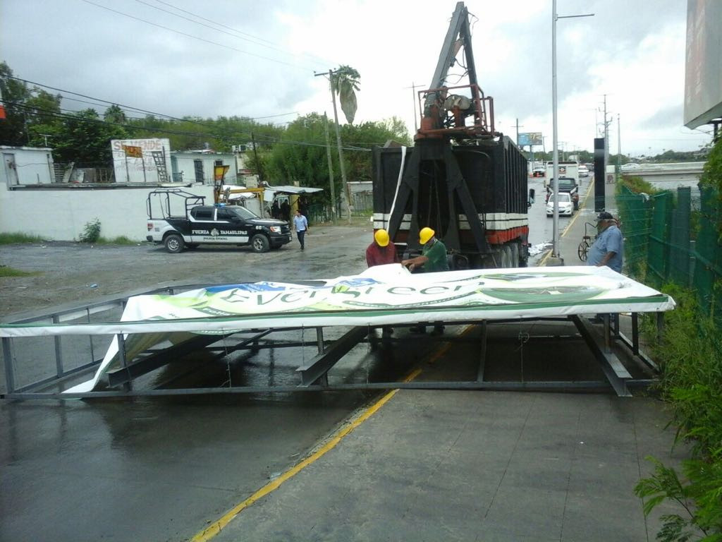 Retira SEDUMA espectaculares ilegales