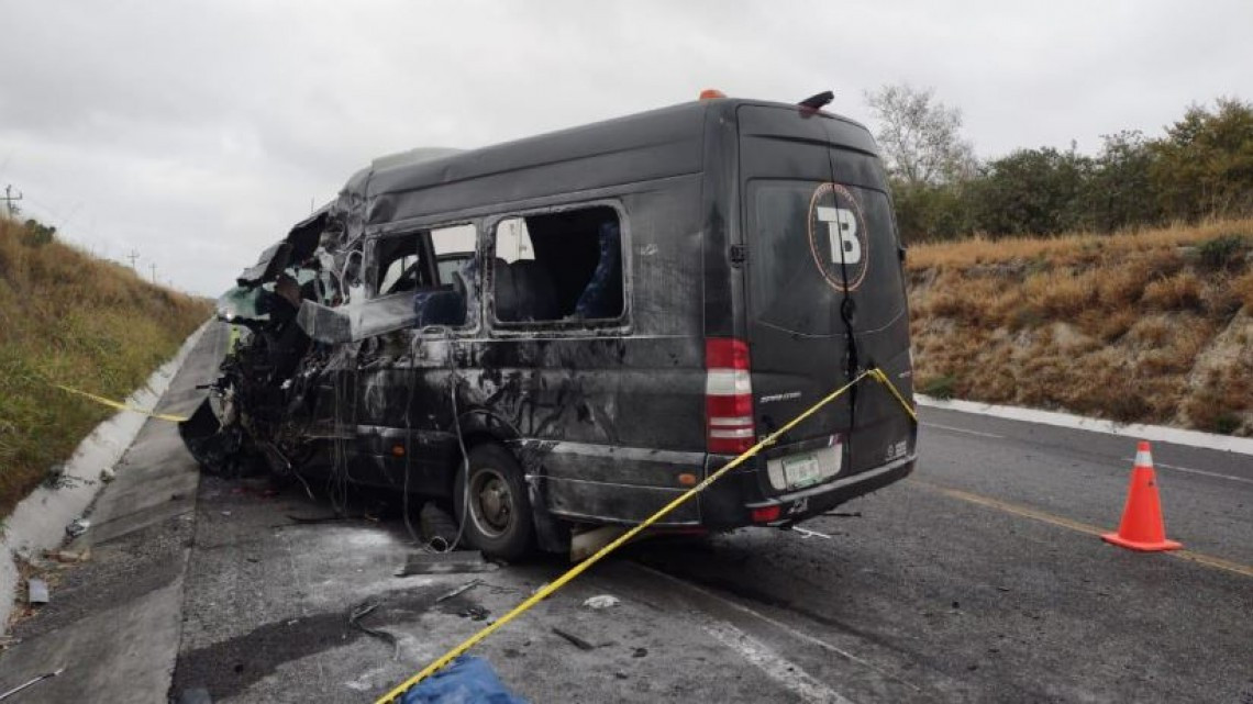 Un menor muerto y 20 lesionados en carreterazo en la Victoria - Monterrey