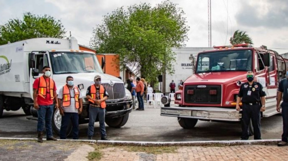 Entrega Alcalde camión compactador y unidad para Protección Civil en Estación Ramírez