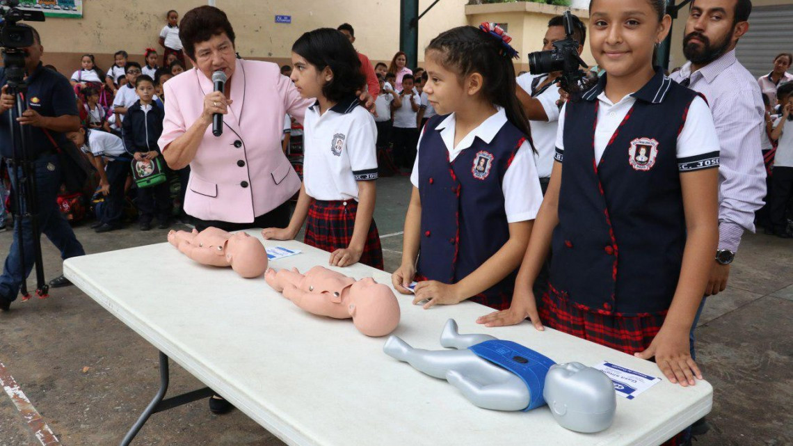 Alumnos tampiqueños son capacitados para dar primeros auxilios 