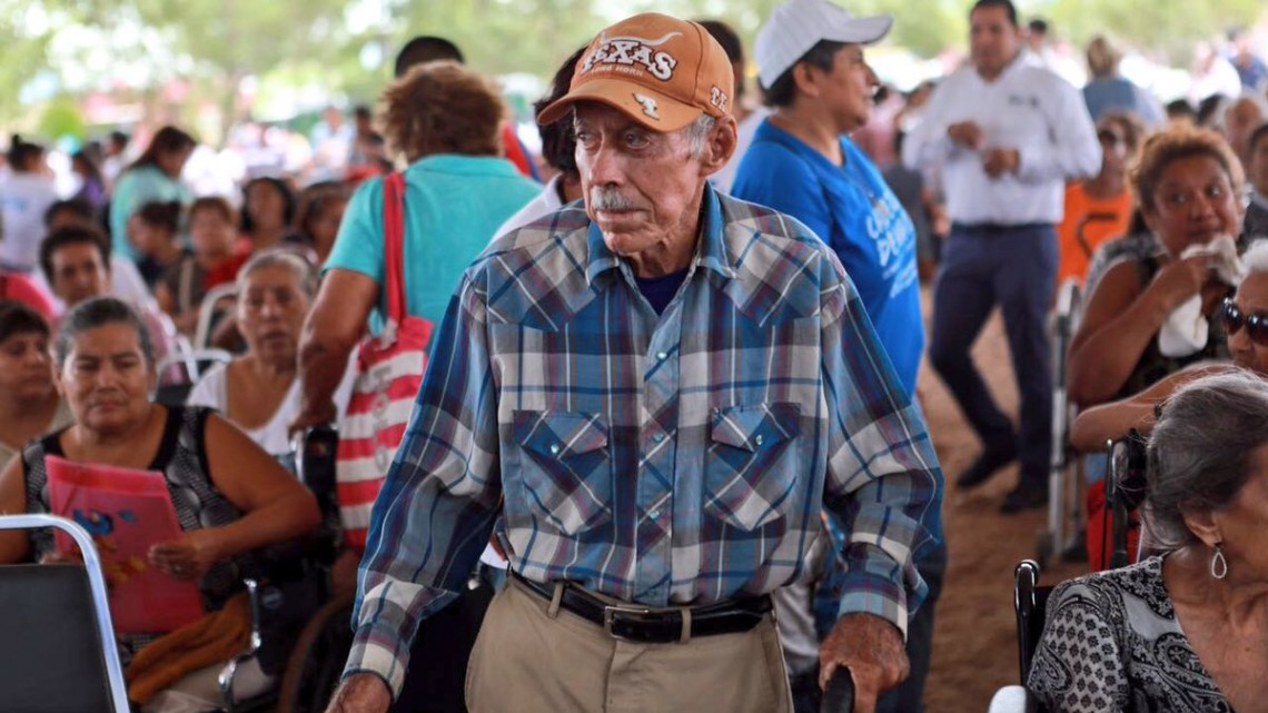 Entrega CDV apoyos del programa “Bienestar para Personas Mayores”