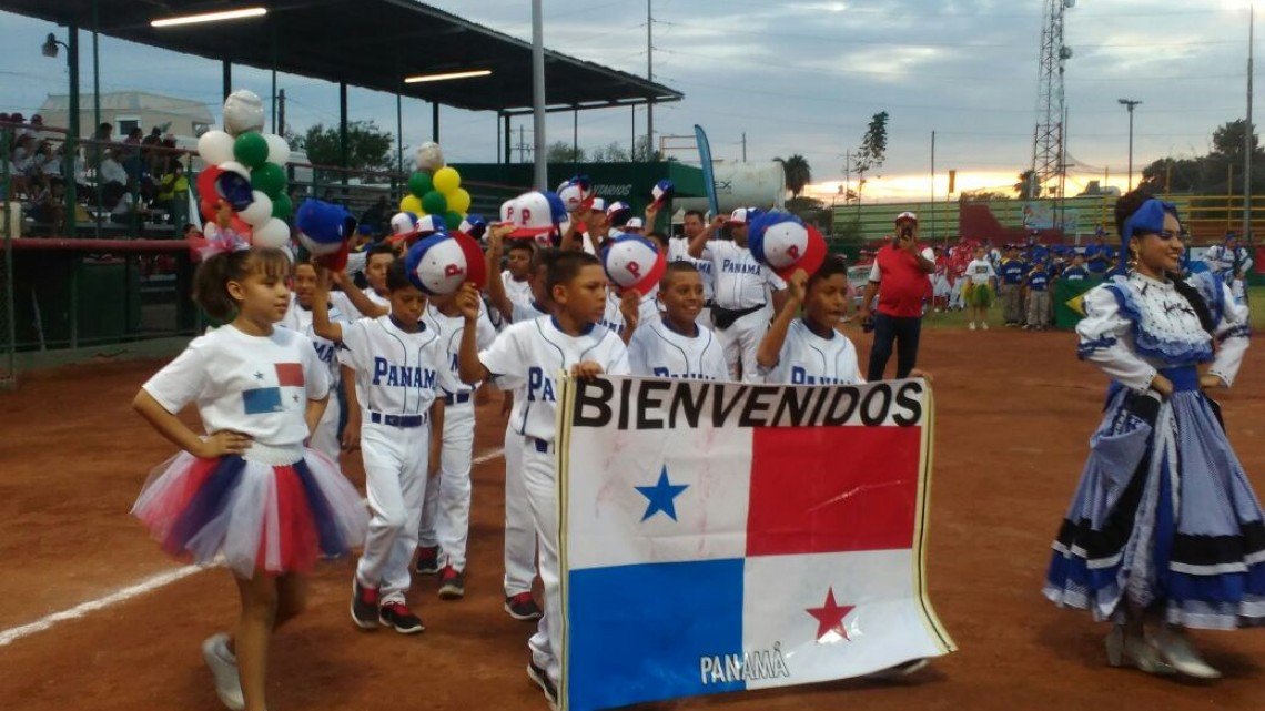México vence por nocaut a Perú en su debut en CPB