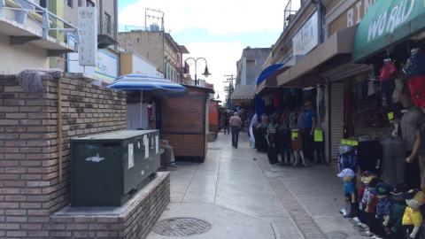 Ofrecen comerciantes descuentos a graduados