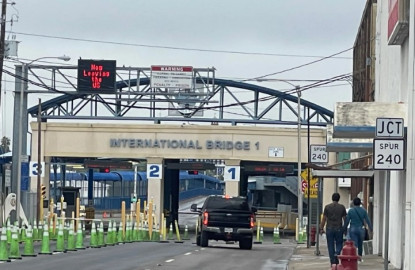 Reanudan operaciones cuatro cruces fronterizos en Texas, California y Arizona